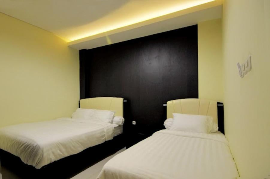 Hotel Dekost Madiun Zewnętrze zdjęcie