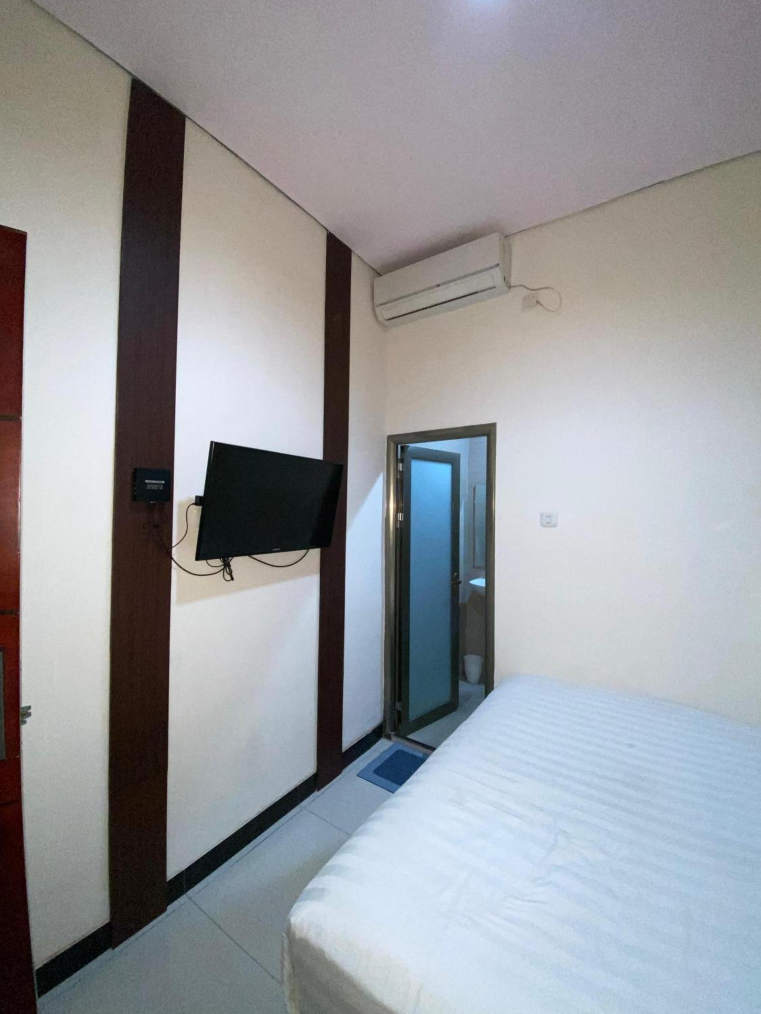 Hotel Dekost Madiun Zewnętrze zdjęcie