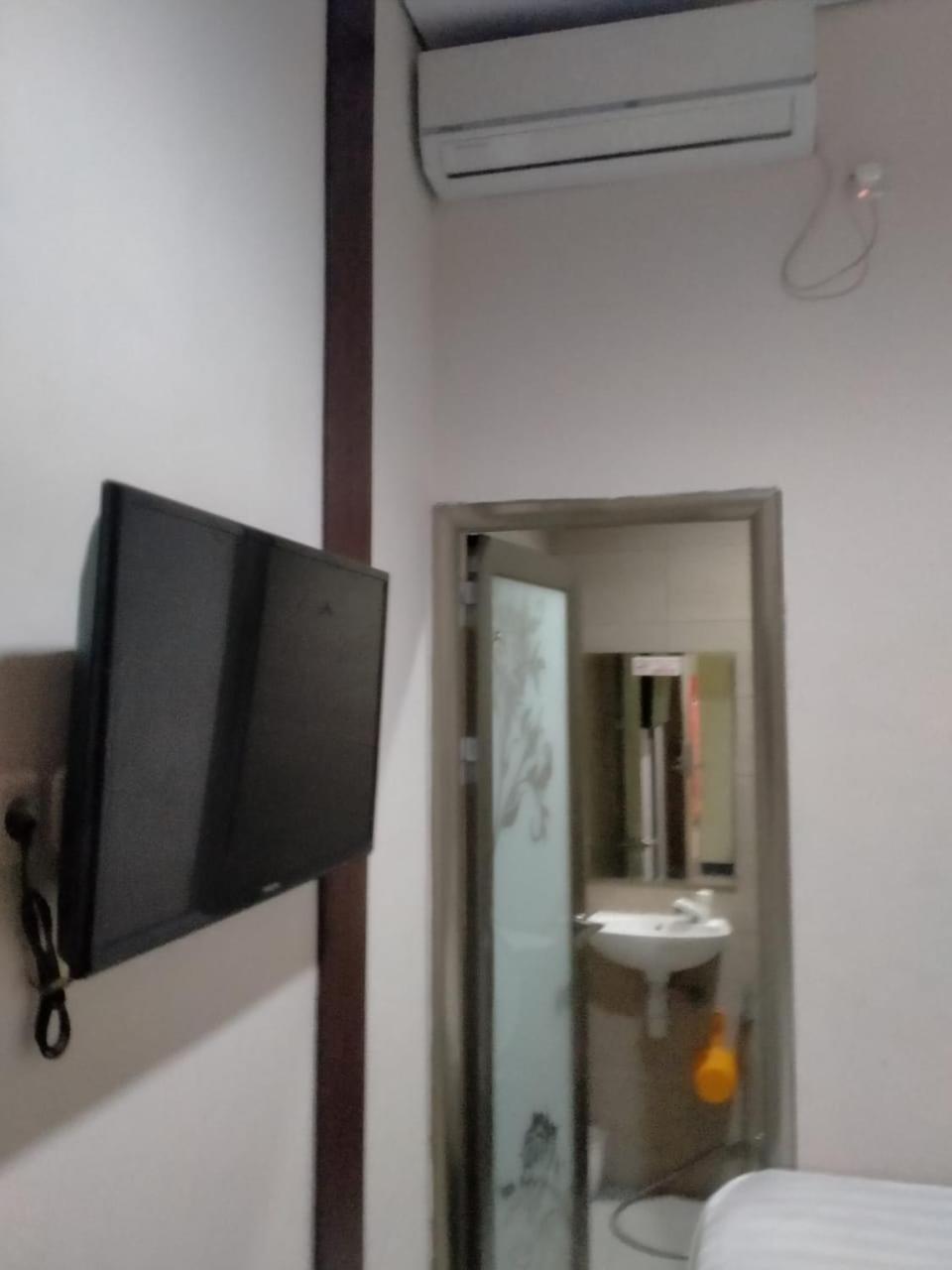 Hotel Dekost Madiun Zewnętrze zdjęcie