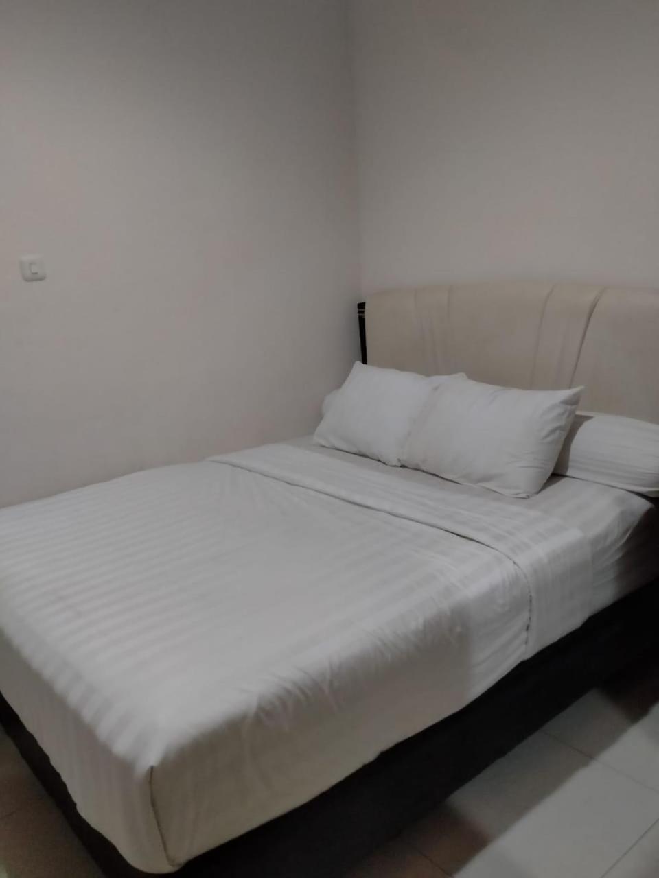 Hotel Dekost Madiun Zewnętrze zdjęcie