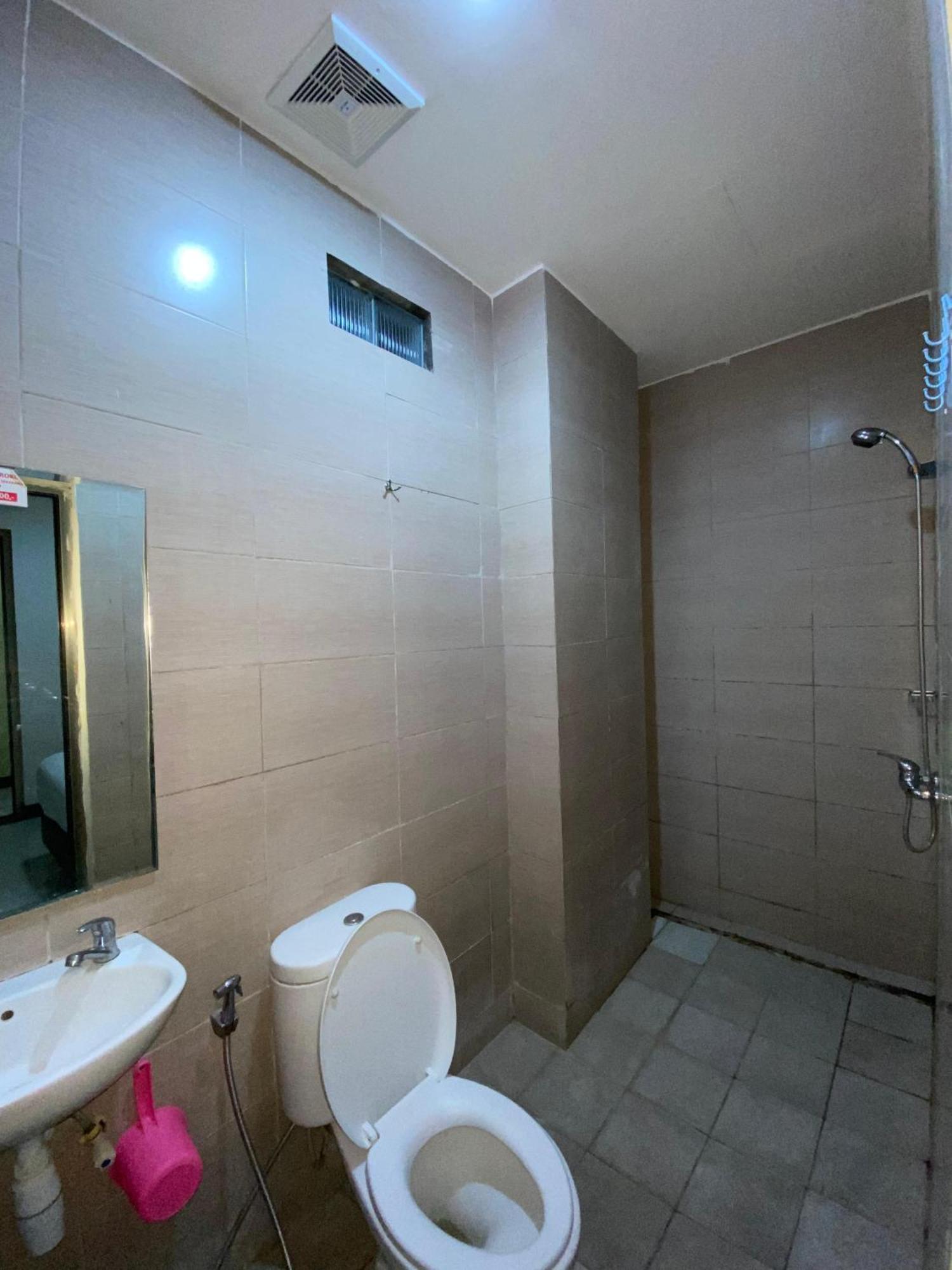 Hotel Dekost Madiun Zewnętrze zdjęcie