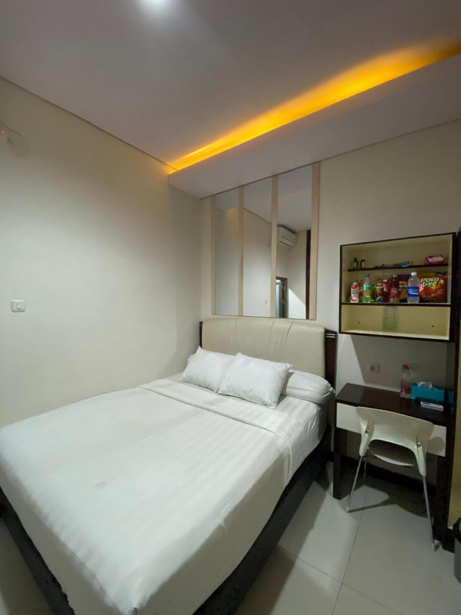 Hotel Dekost Madiun Zewnętrze zdjęcie