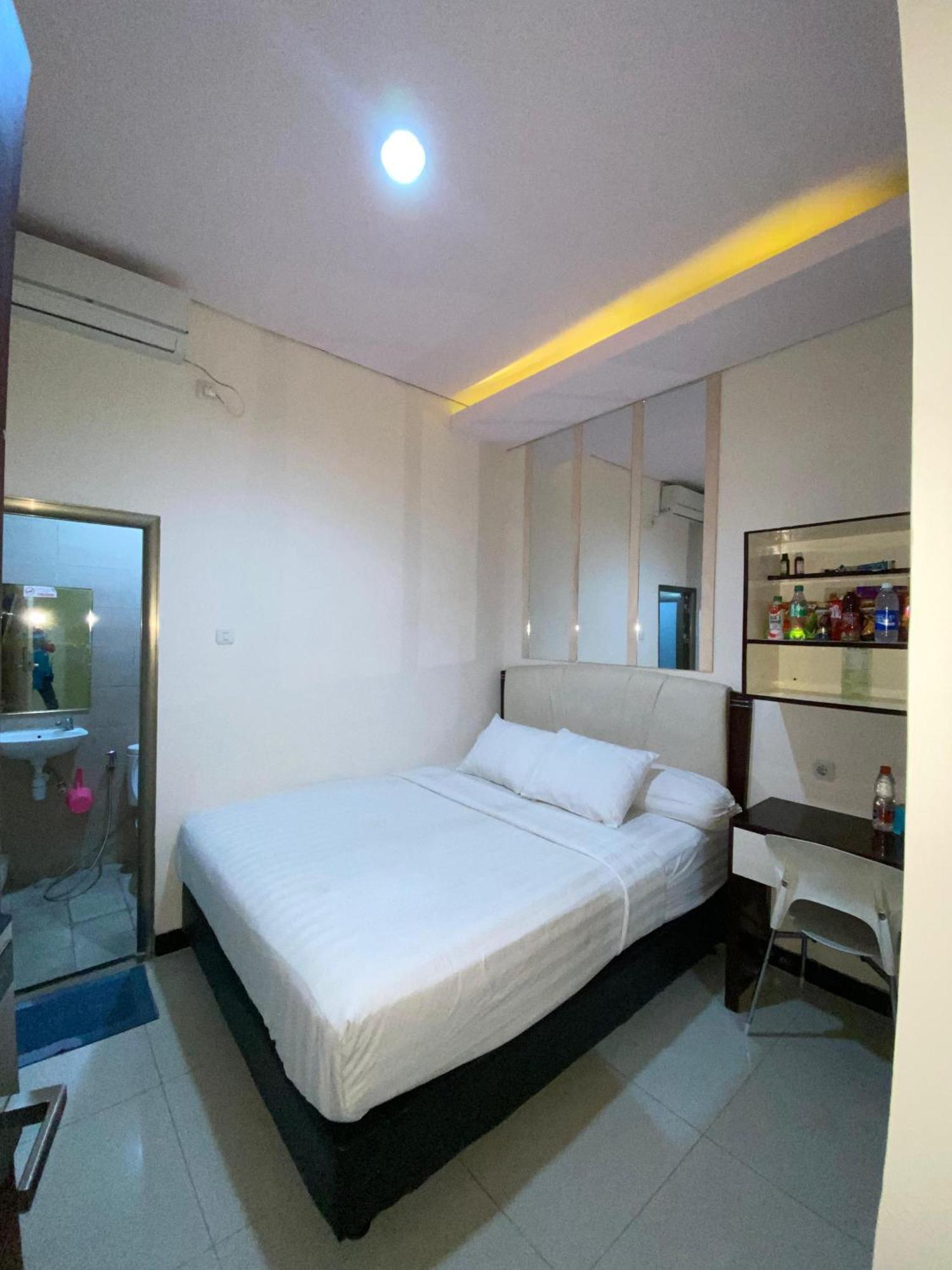 Hotel Dekost Madiun Zewnętrze zdjęcie